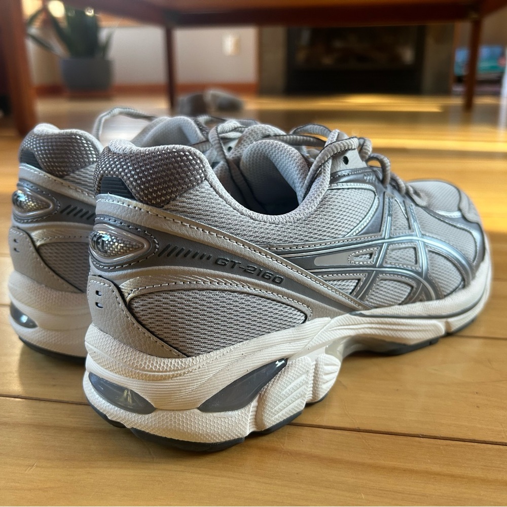 ASICS GT-2160 New In Box Purchased from Aritzia size 7.5